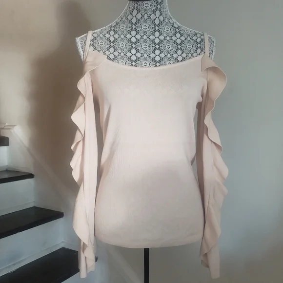 Club Monaco Cold Shoulder Ruffled Sleeve Top. - Picture 8 of 9